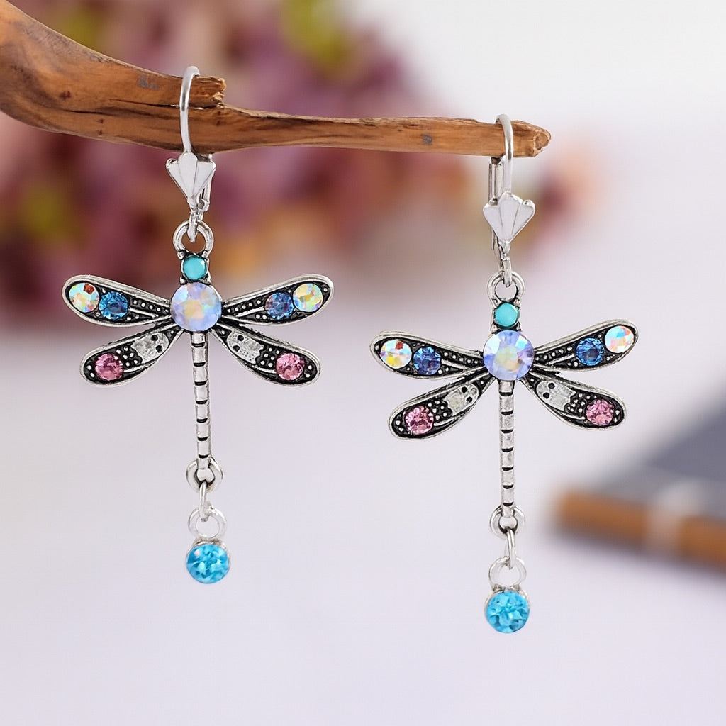 Boucles d'oreilles en forme de libellule élégantes et gravées