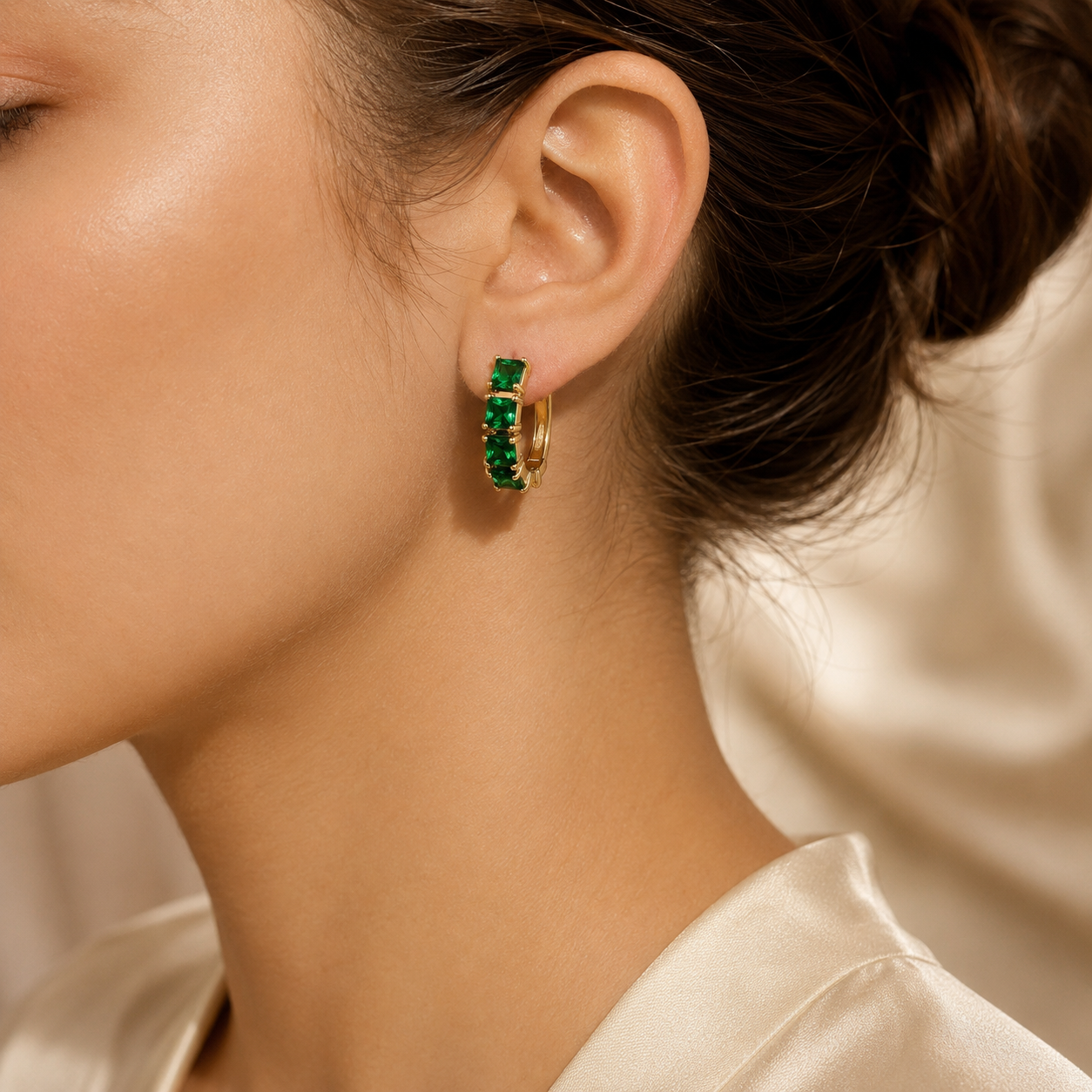 Boucles d'Oreilles Créoles Émeraude Épaisse en Or