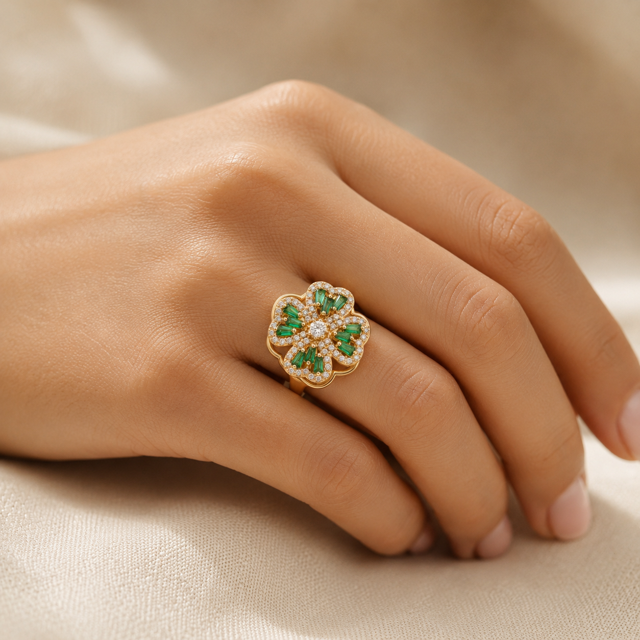 Bague Émeraude Florale en Or