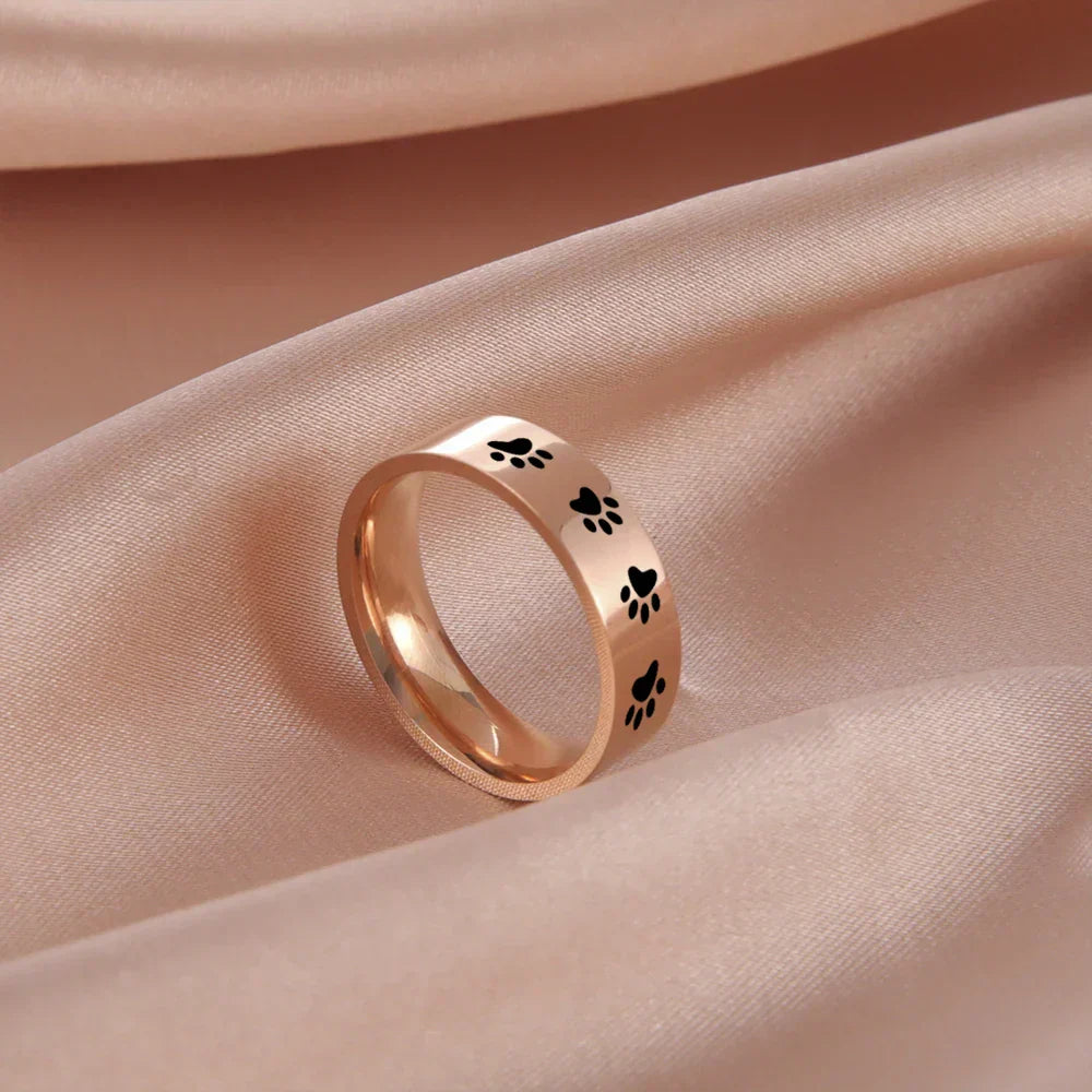Bague en acier inoxydable avec empreinte de patte faite à la main