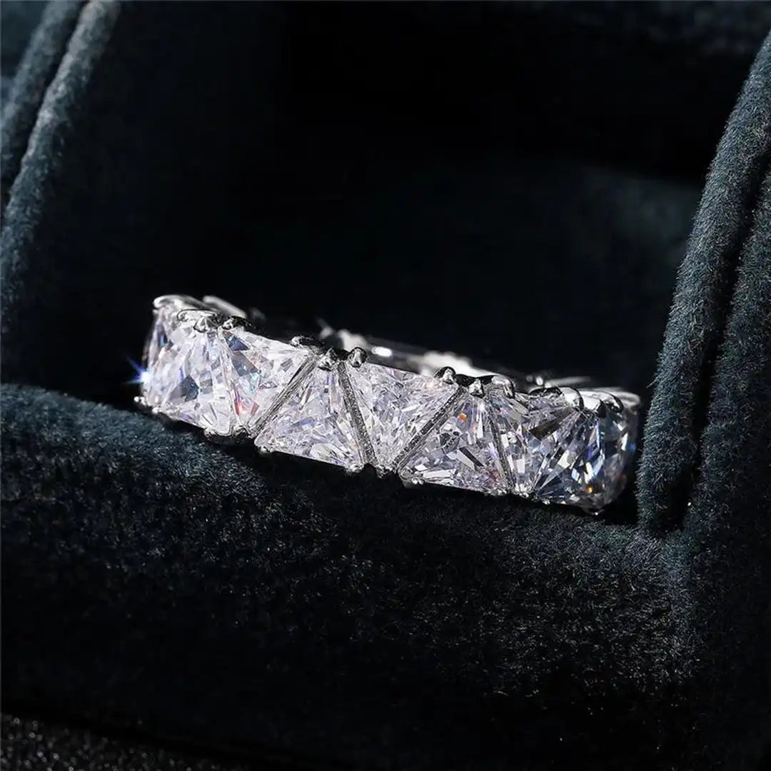 Bague vintage en forme de triangle