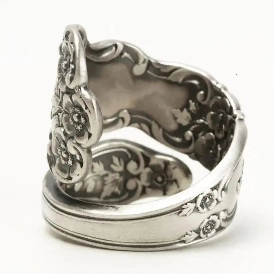 Bague à motif floral sculpté antique
