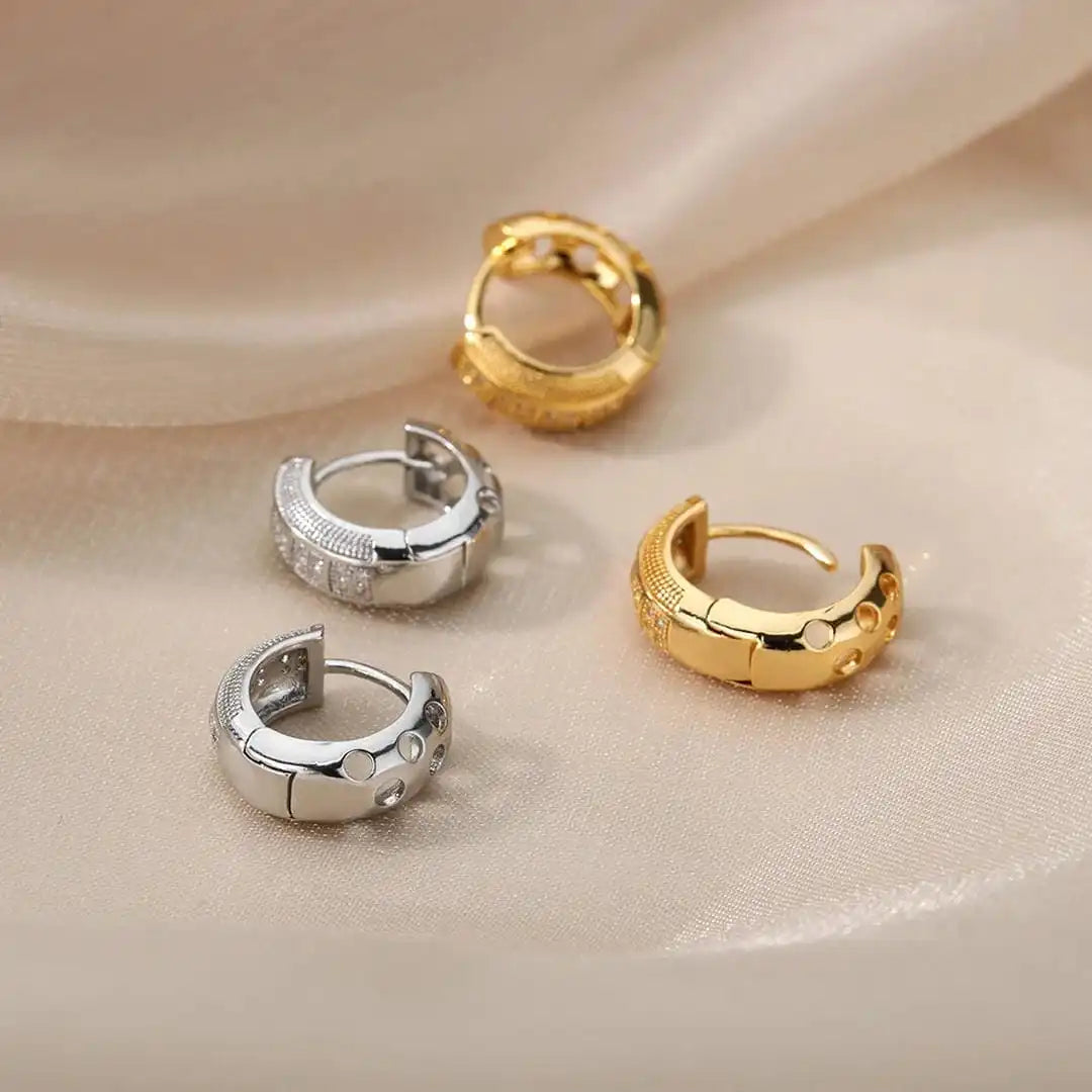 Boucles d'oreilles en anneau en zircon cubique intemporelles