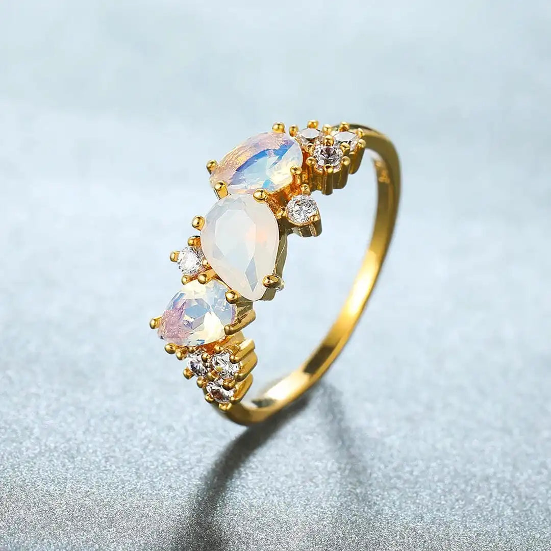 Bague en pierre de lune dorée vintage