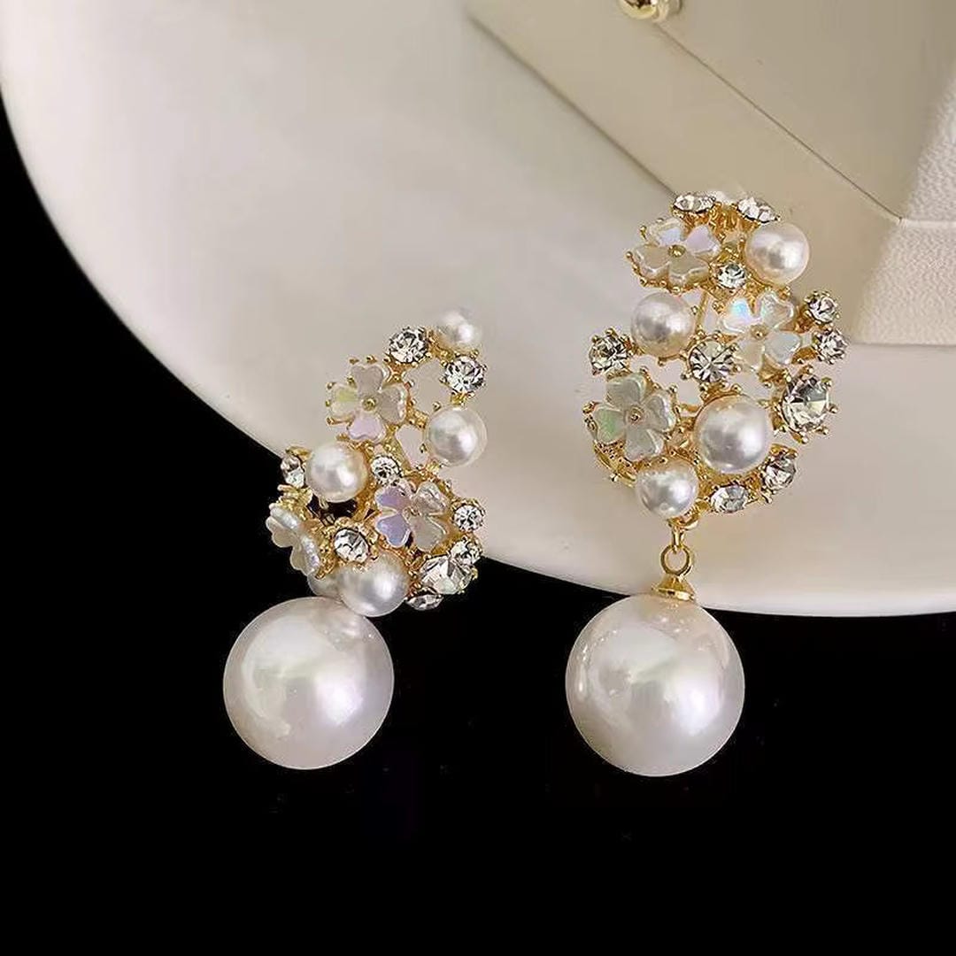 Boucles d'oreilles en perles de fleurs élégantes
