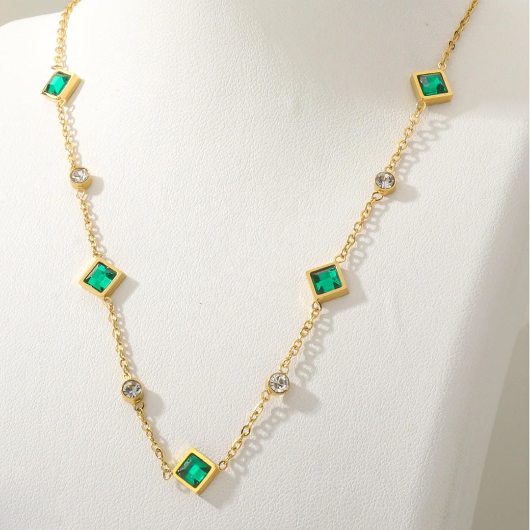 Collier Pendentif Émeraude Royal