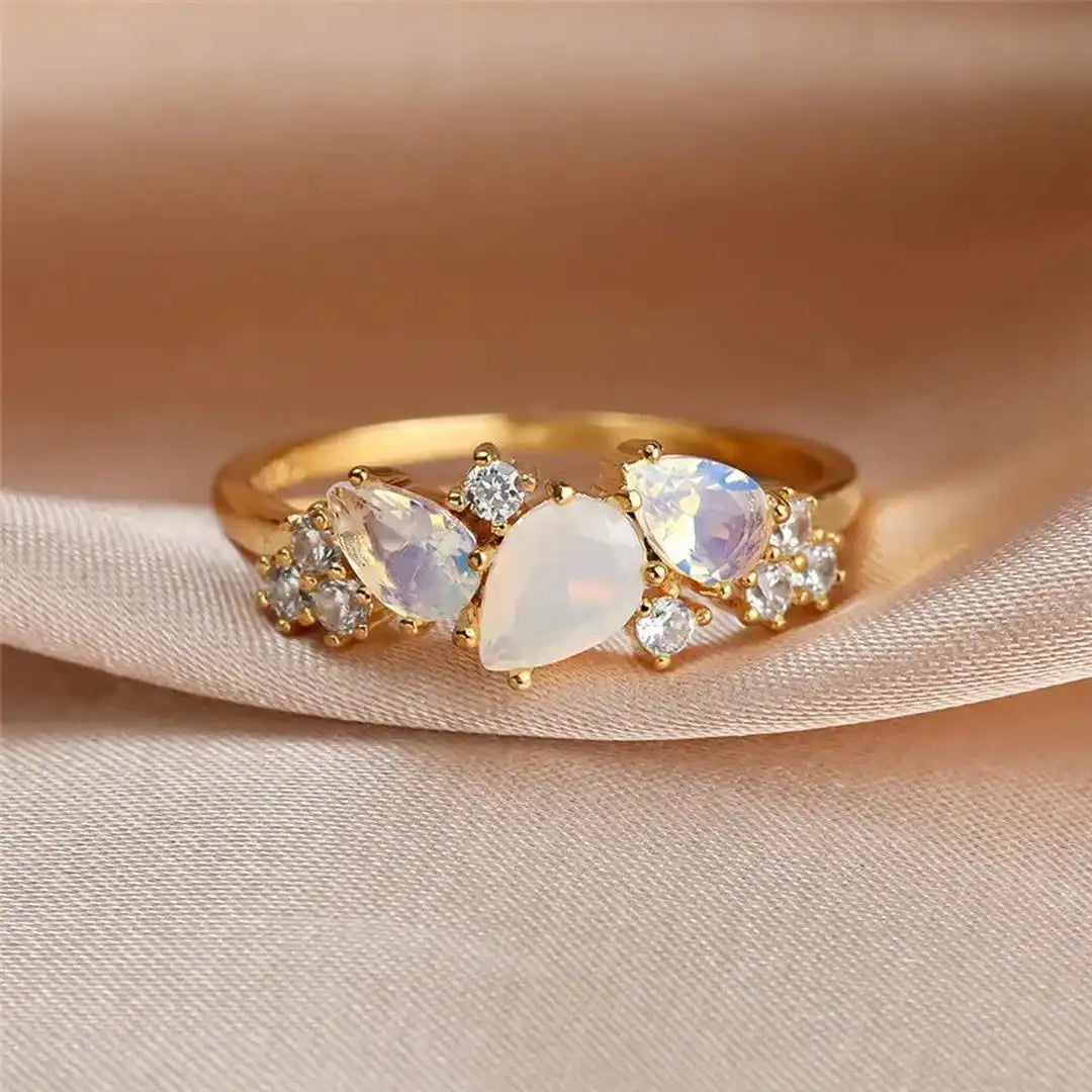 Bague en pierre de lune dorée vintage