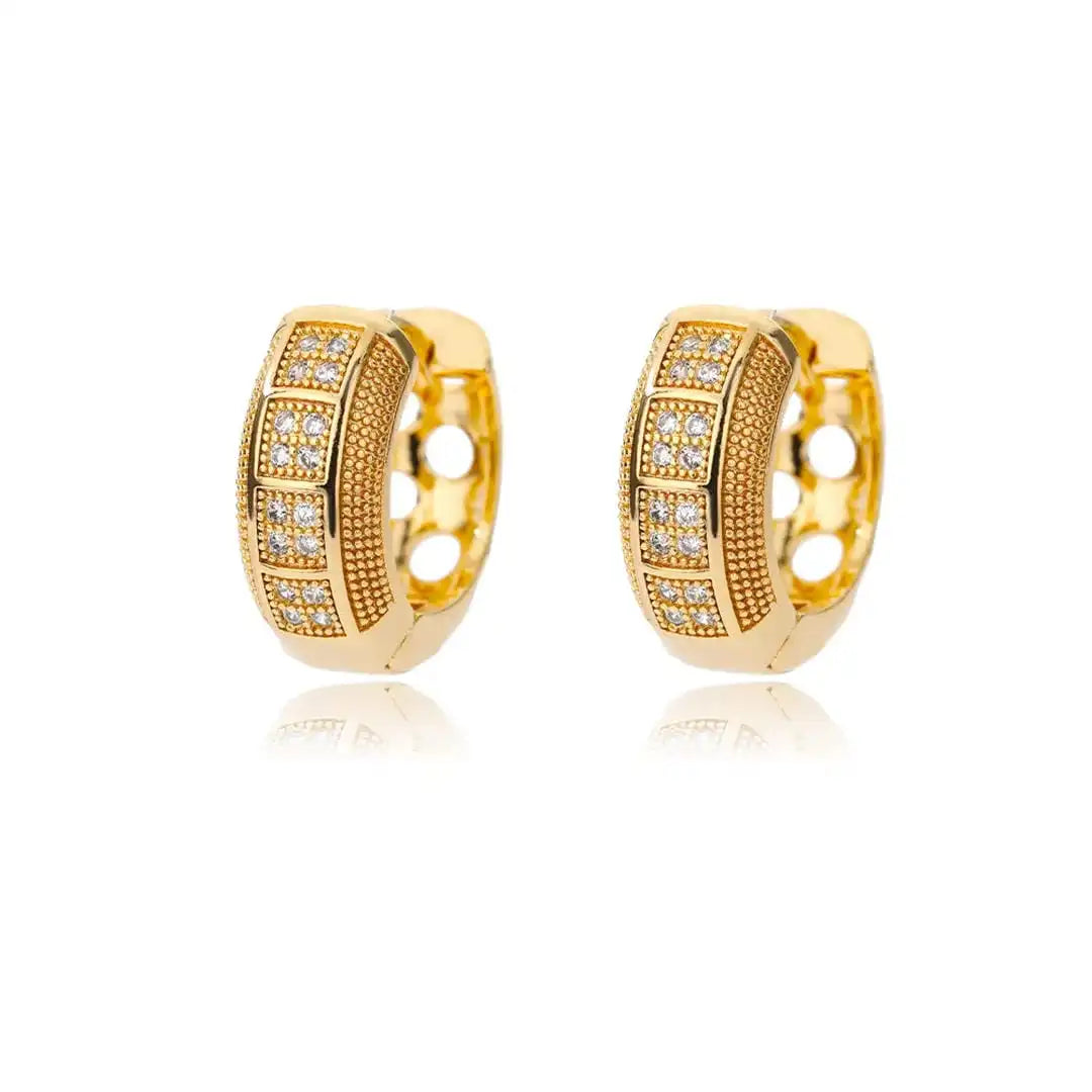 Boucles d'oreilles en anneau en zircon cubique intemporelles