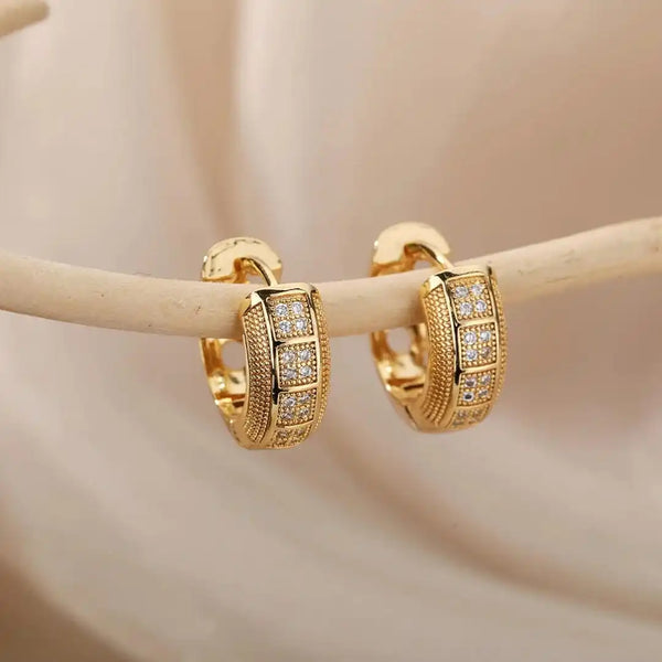 Boucles d'oreilles en anneau en zircon cubique intemporelles