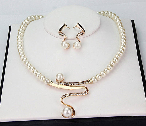 Parure collier + boucles d'oreilles perles naturelles