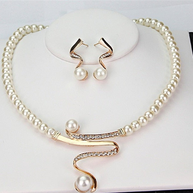 Parure collier + boucles d'oreilles perles naturelles