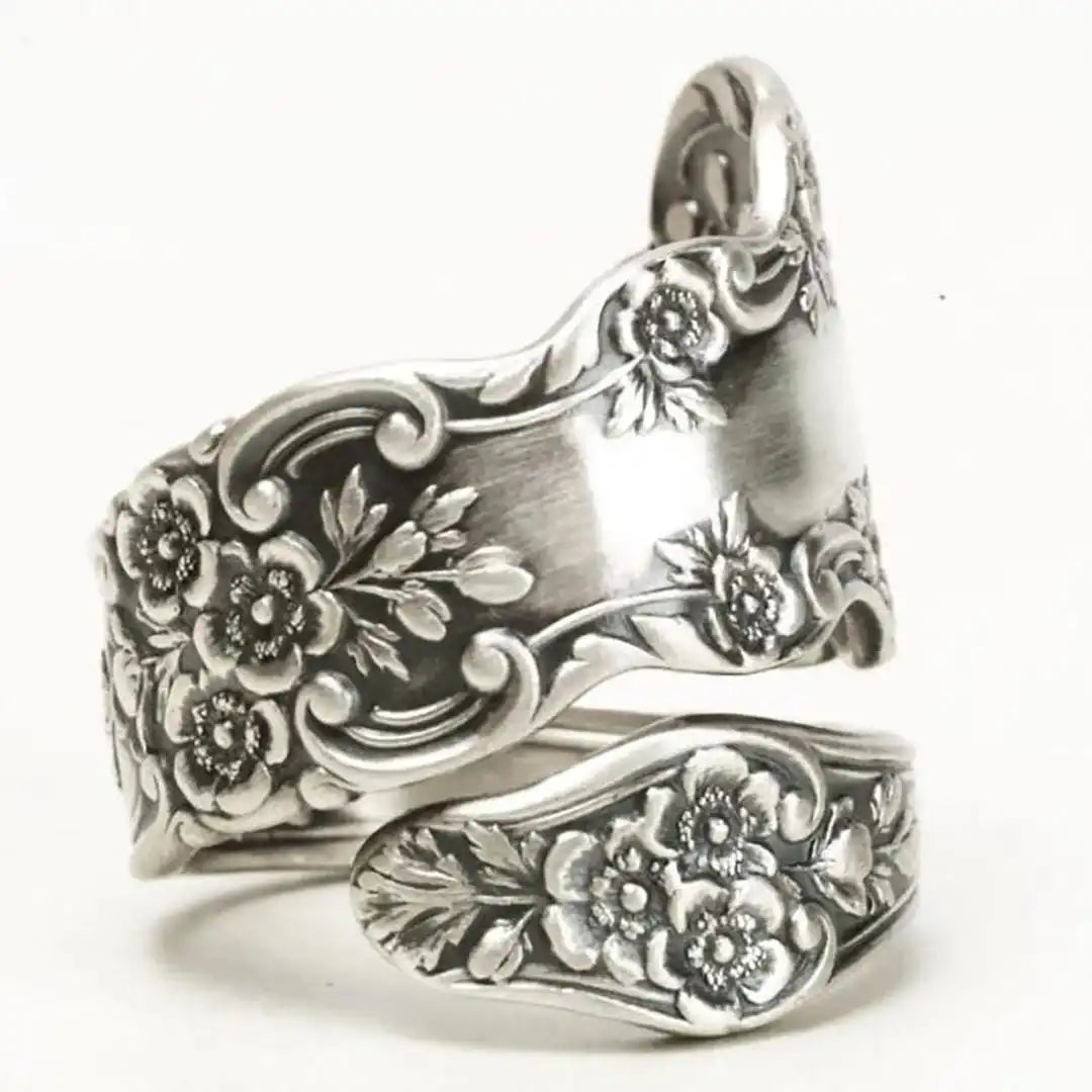 Bague à motif floral sculpté antique