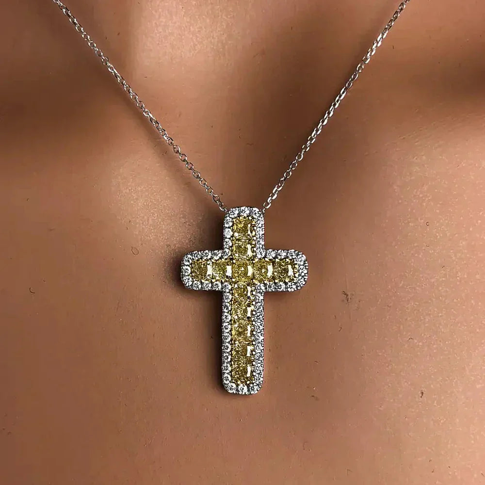 Collier pendentif croix en zirconium luxe