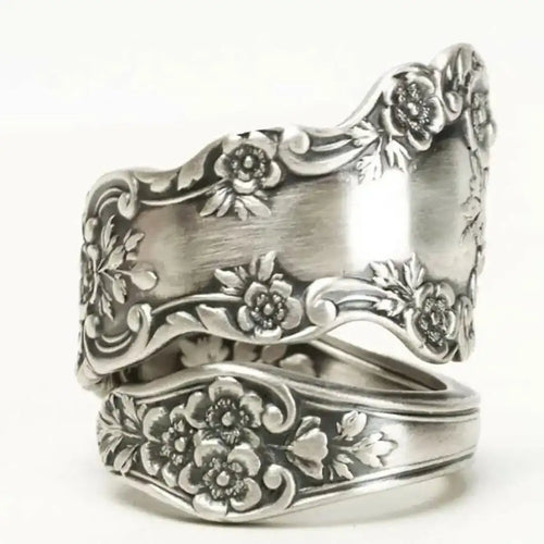 Bague à motif floral sculpté antique