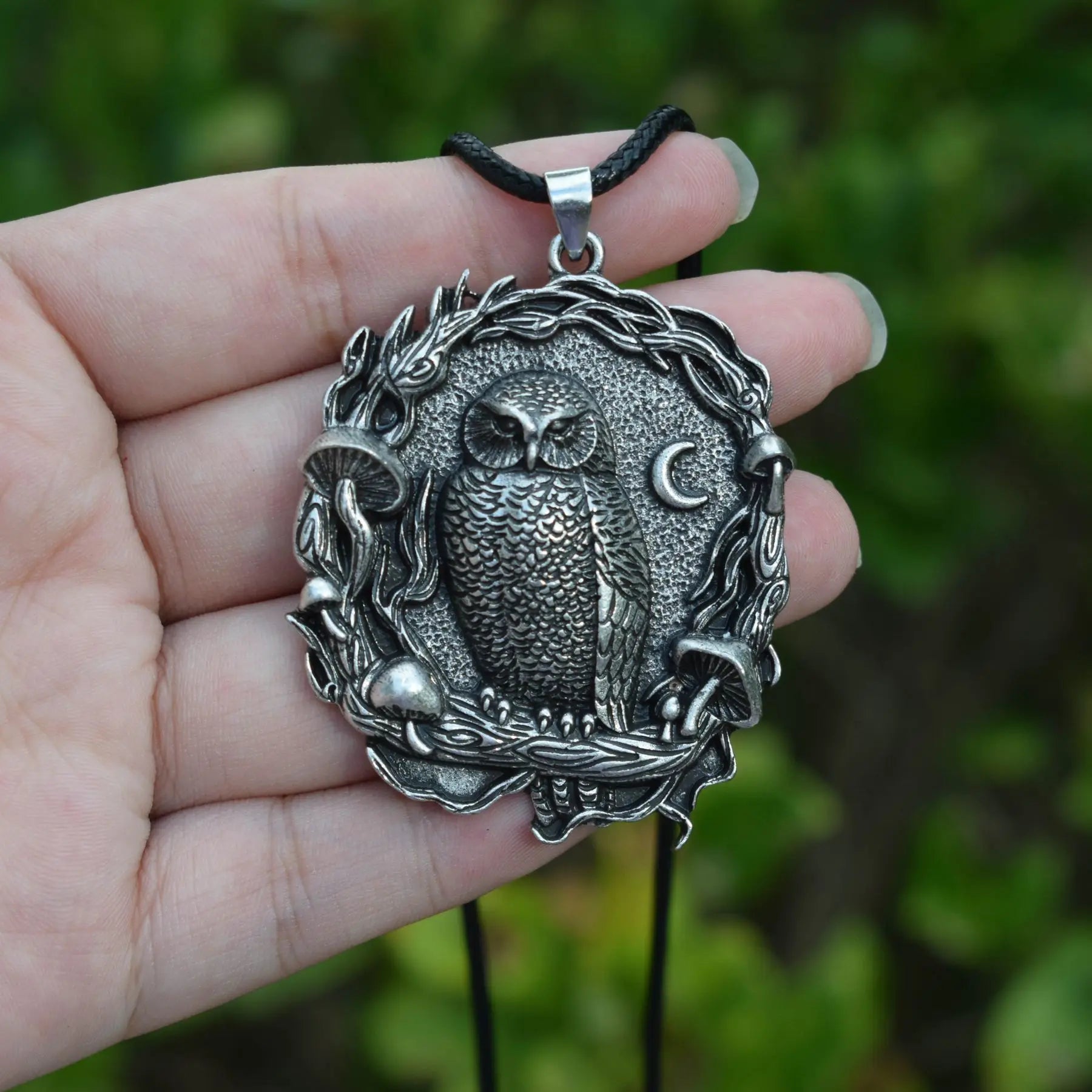 Collier pendentif champignon lune hibou mystérieux