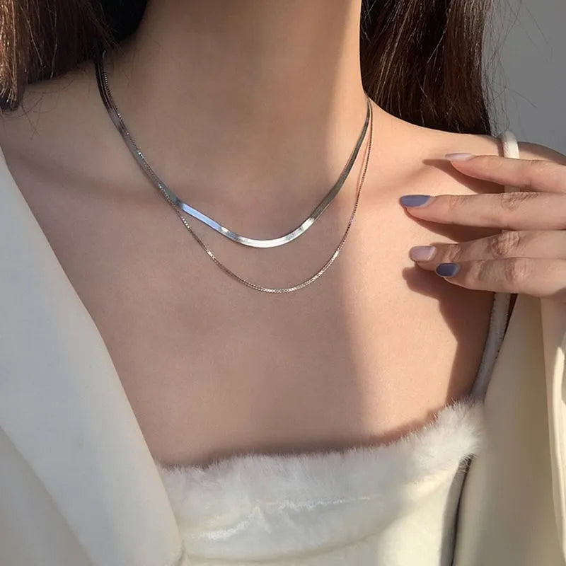 Collier superposé en or blanc serpent