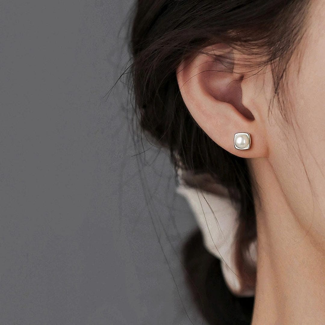 Boucles d'oreilles à clous en perles de cadre carré