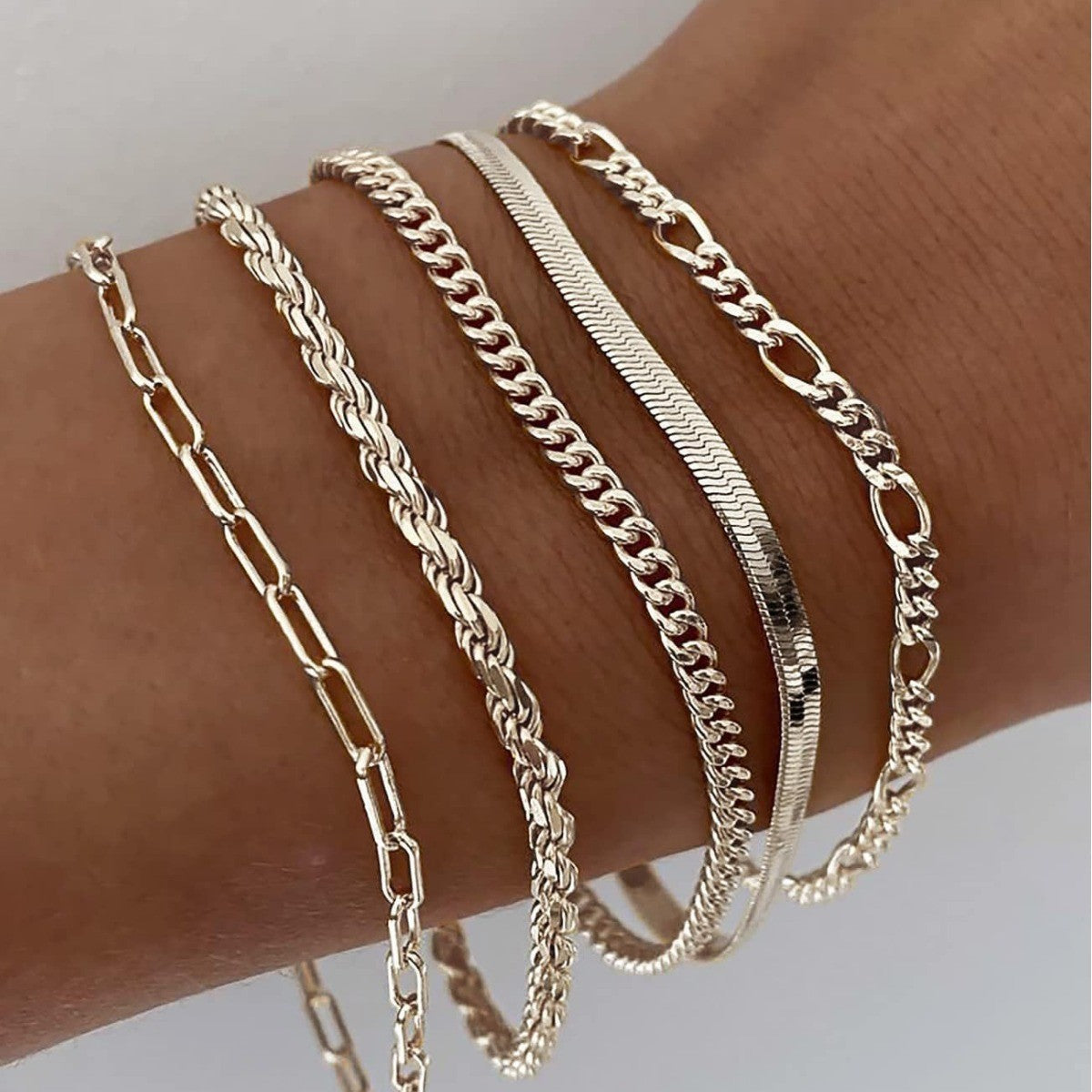 Bracelet superposé essentiel