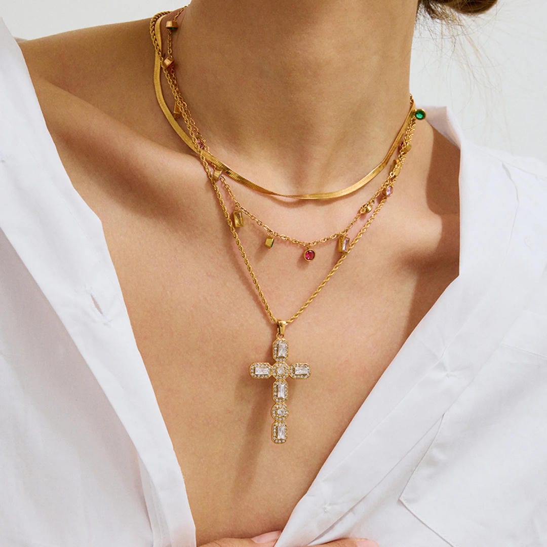 Collier Croix Dorée Rayonnant