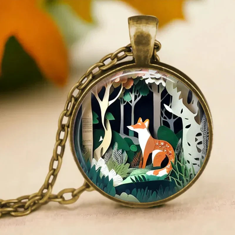 Collier en verre avec pendentif animal esprit de la forêt