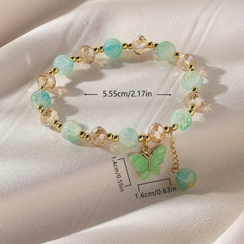 Jolie bracelet en perles avec un papillon