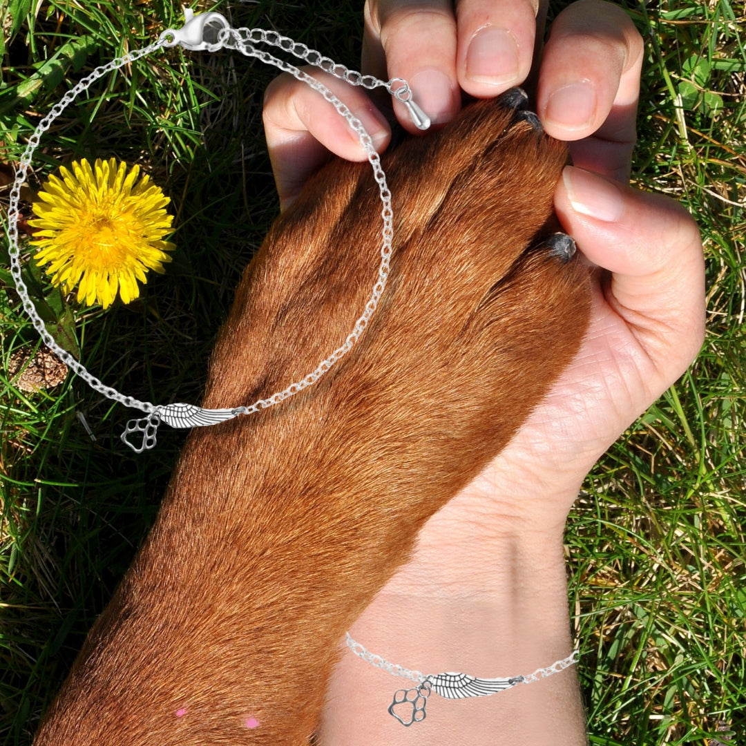 Bracelet souvenir argenté avec une aile d'ange et une patte, fait à la main
