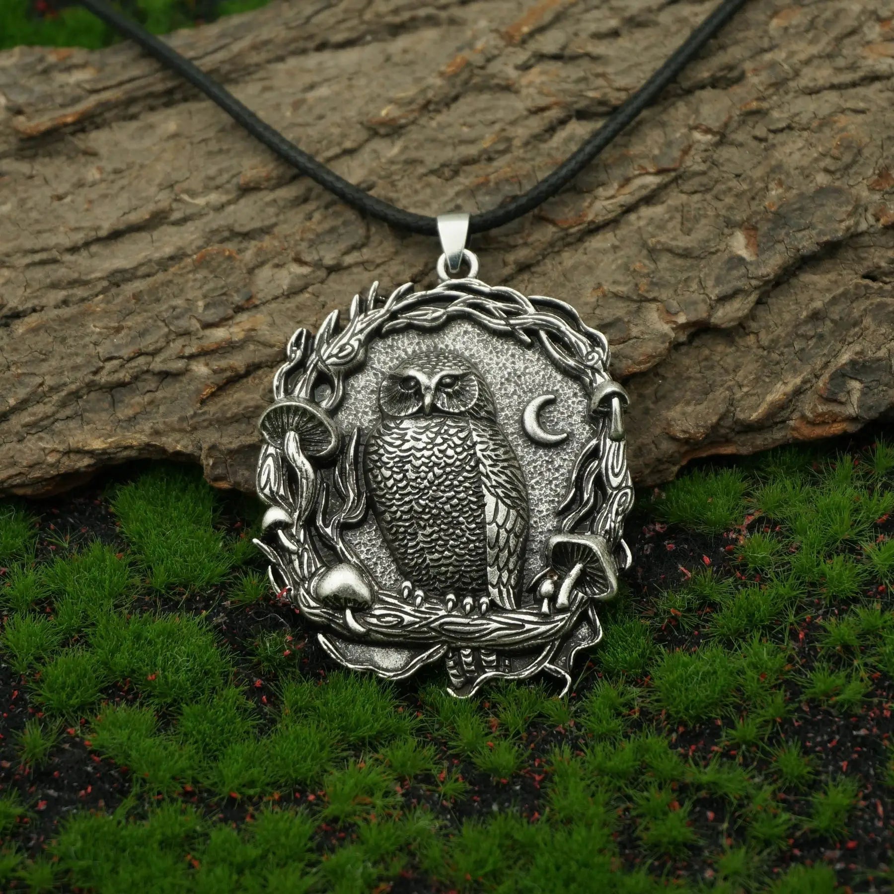 Collier pendentif champignon lune hibou mystérieux