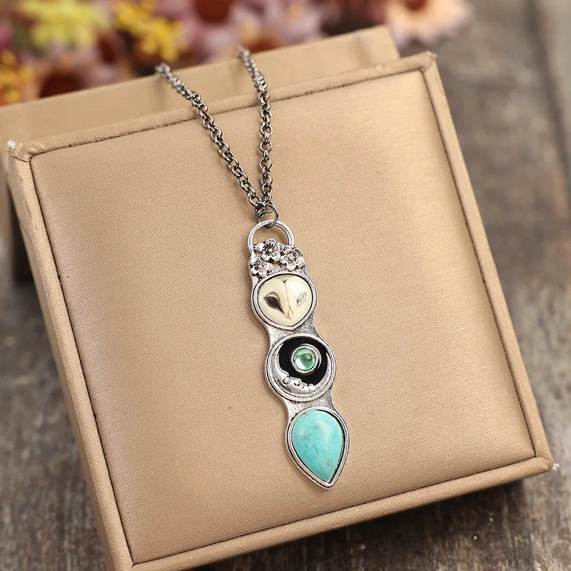 Collier barre avec un hibou turquoise de sagesse