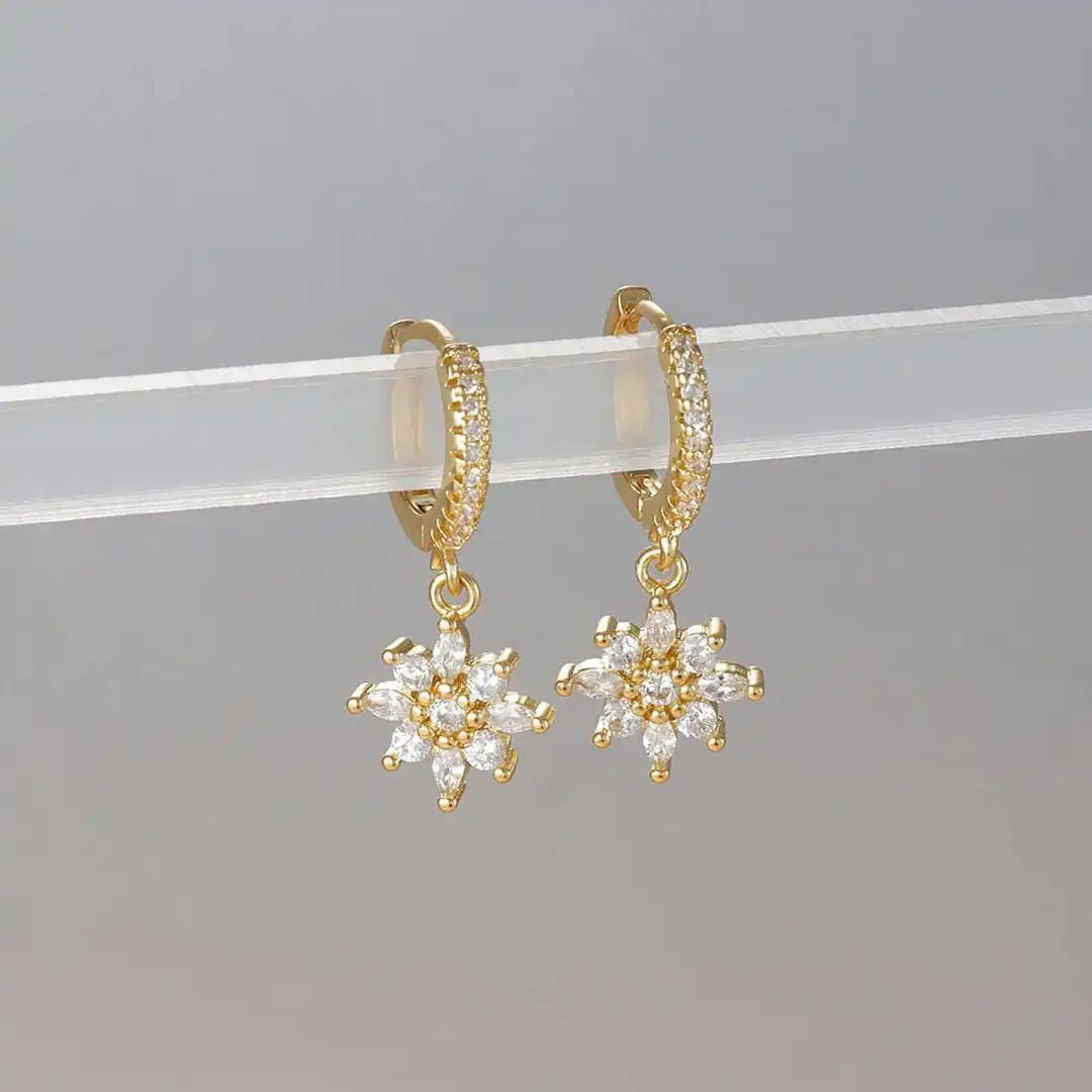 Boucles d'oreilles pendentifs en cristal classique en forme de flocon de neige