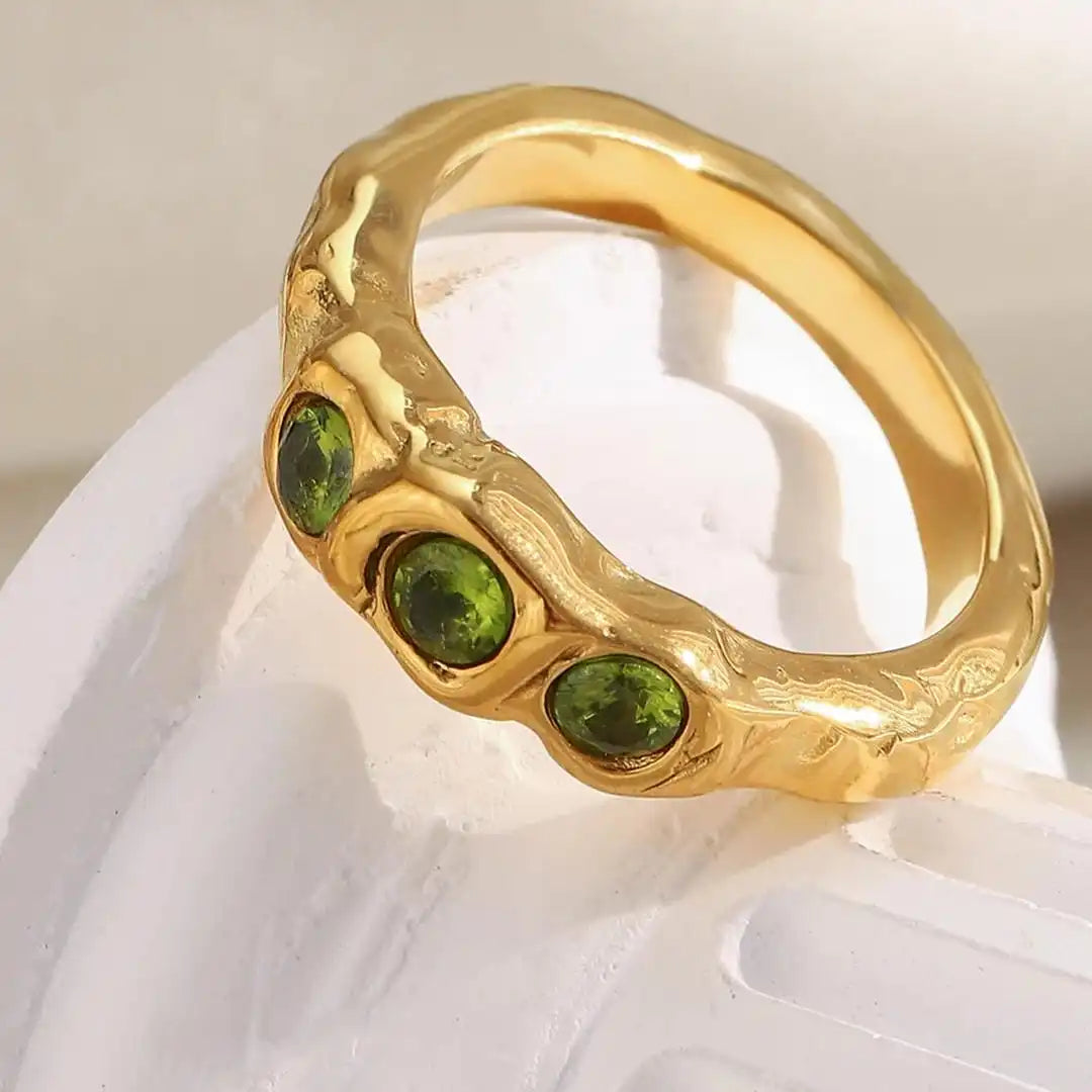 Bague Vintage en Or avec Pierre Précieuse Encastrée