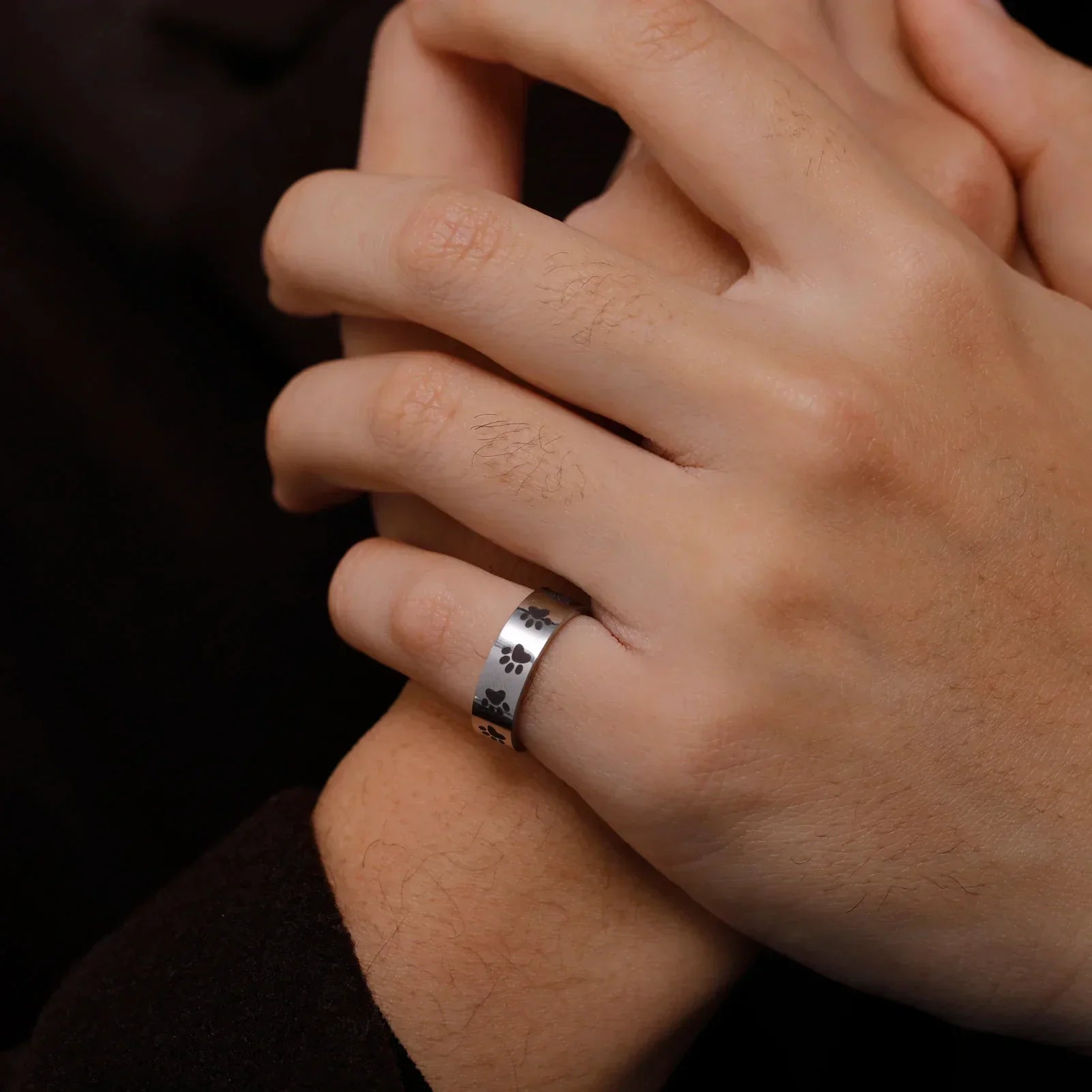 Bague en acier inoxydable avec empreinte de patte faite à la main