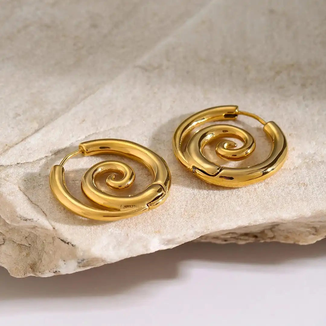 Boucles d'oreilles spirales dorées intemporelles