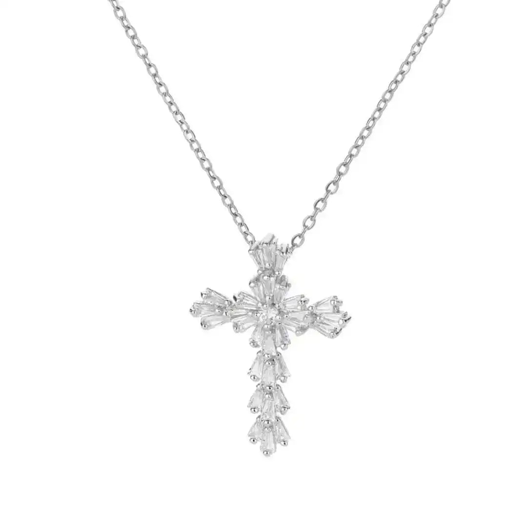 Collier Croix en Zirconium Argenté Intemporel