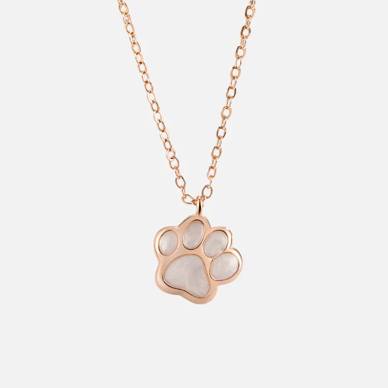 Collier avec pendentif patte