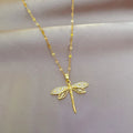 Collier libellule en cristal – symbole de changement et de beauté