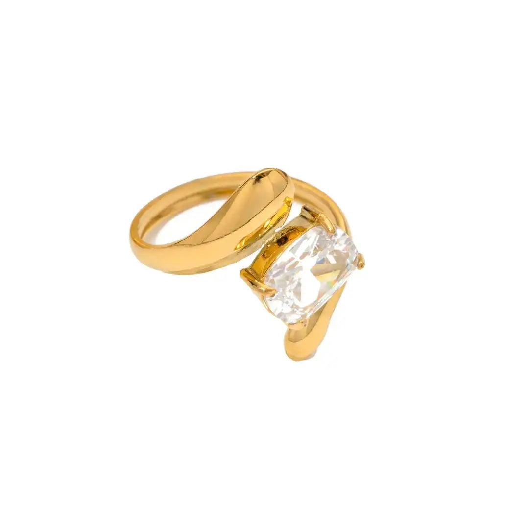 Bague en zirconia en forme de goutte d'eau dorée intemporelle