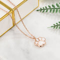 Collier avec pendentif patte