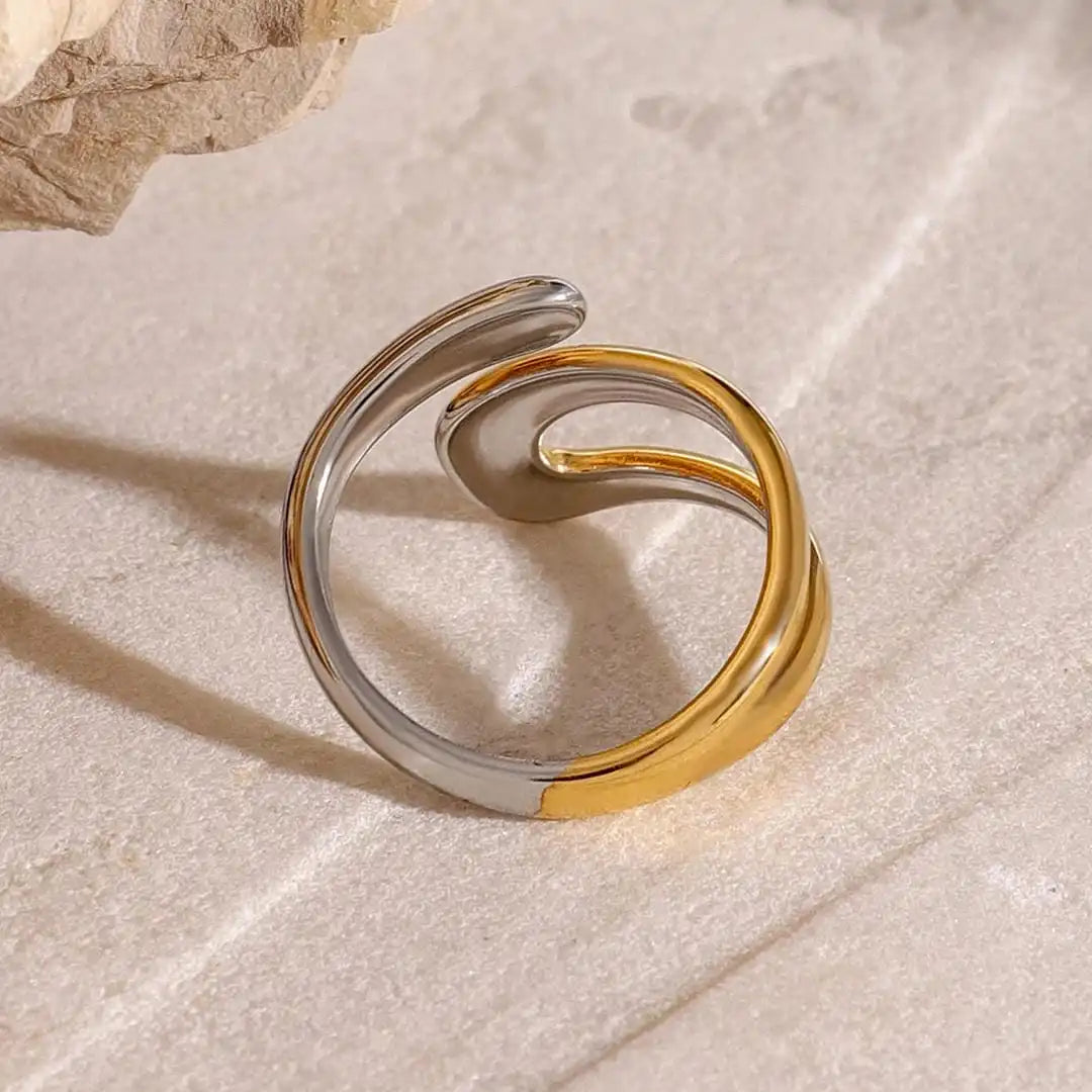 Bague ouverte en or intemporelle
