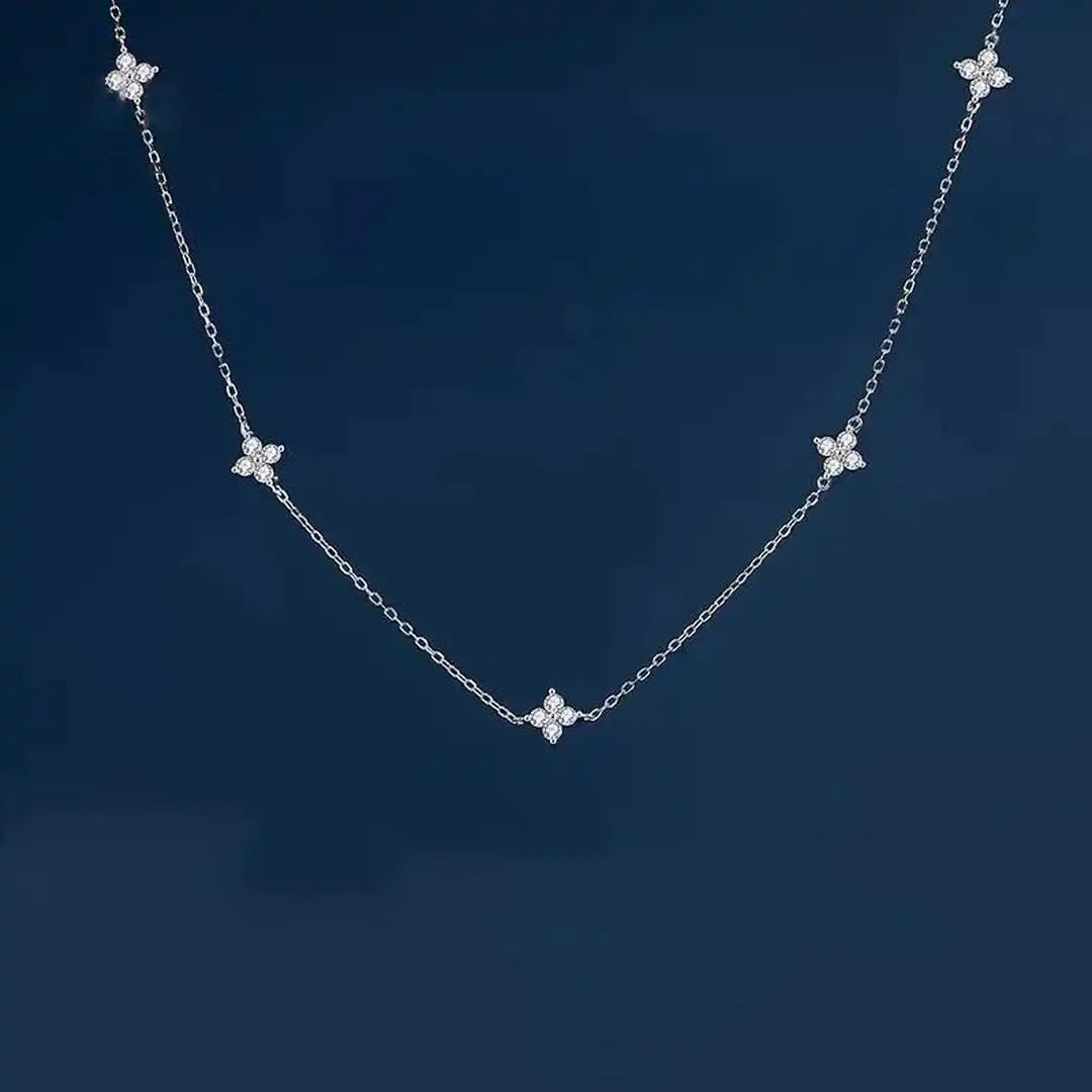 Superbe collier en zircon avec pendentif floral