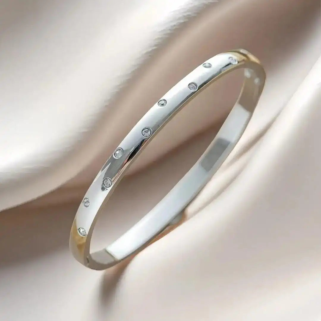 Bracelet en zirconium doré intemporel