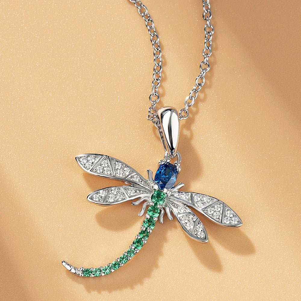 Magnifique collier pendentif Libellule
