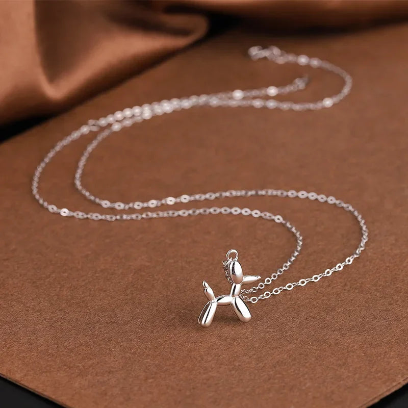 Collier pendentif en forme de chien en ballon couleur dorée