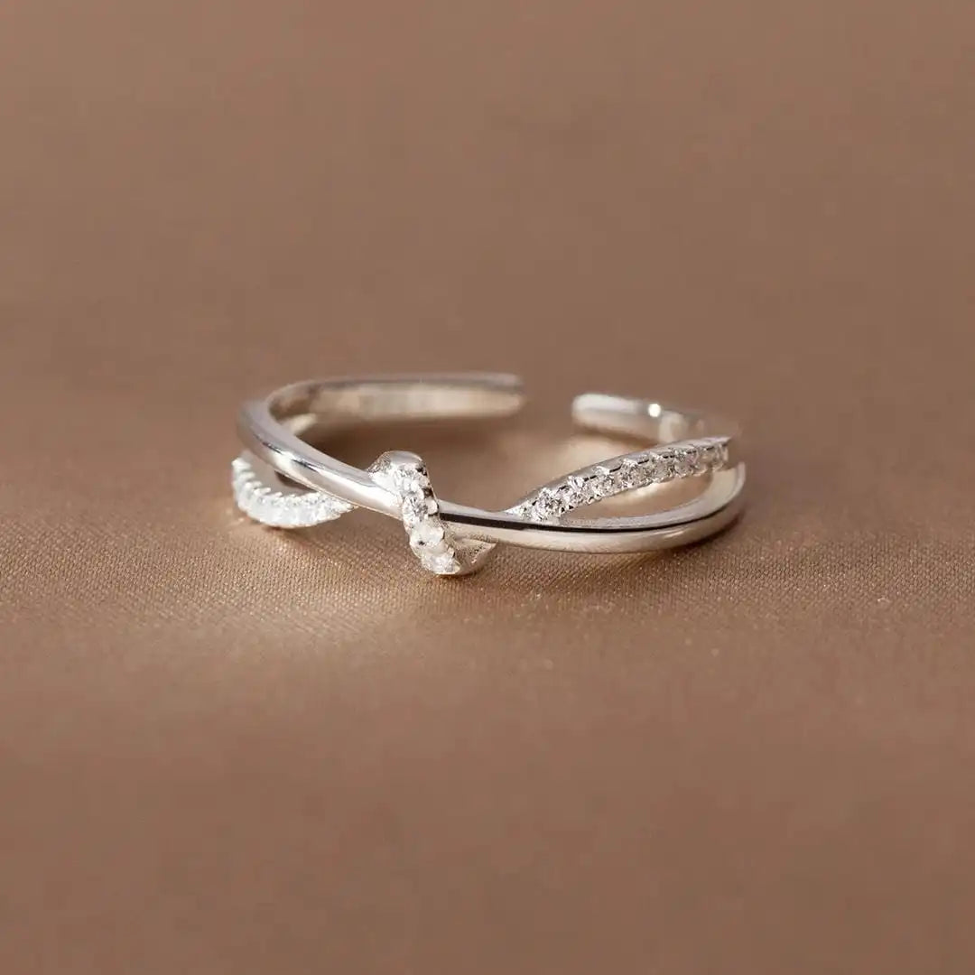 Bague classique à nœud croisé
