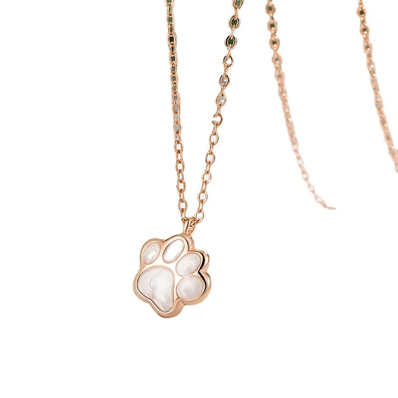 Collier avec pendentif patte