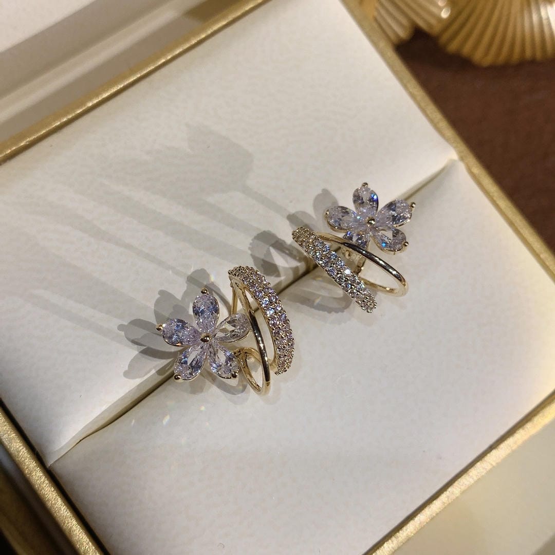 Boucles d'oreilles dorées à fleurs en zircon