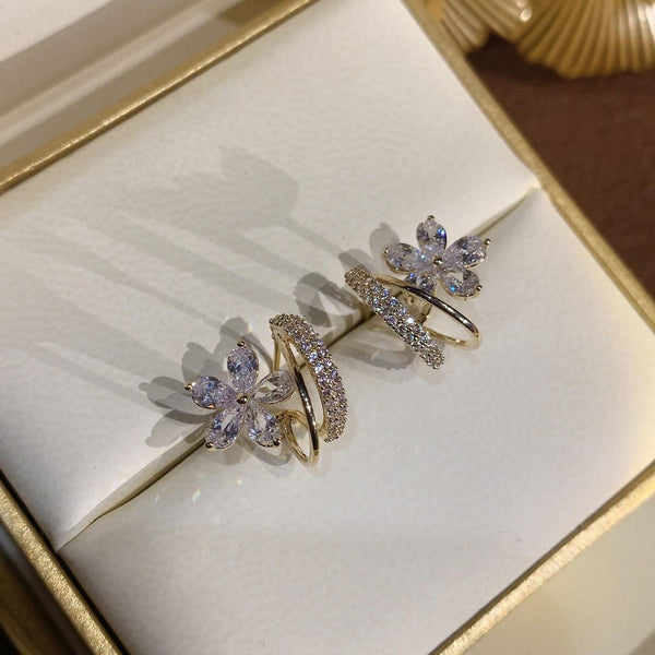 Boucles d'oreilles dorées à fleurs en zircon