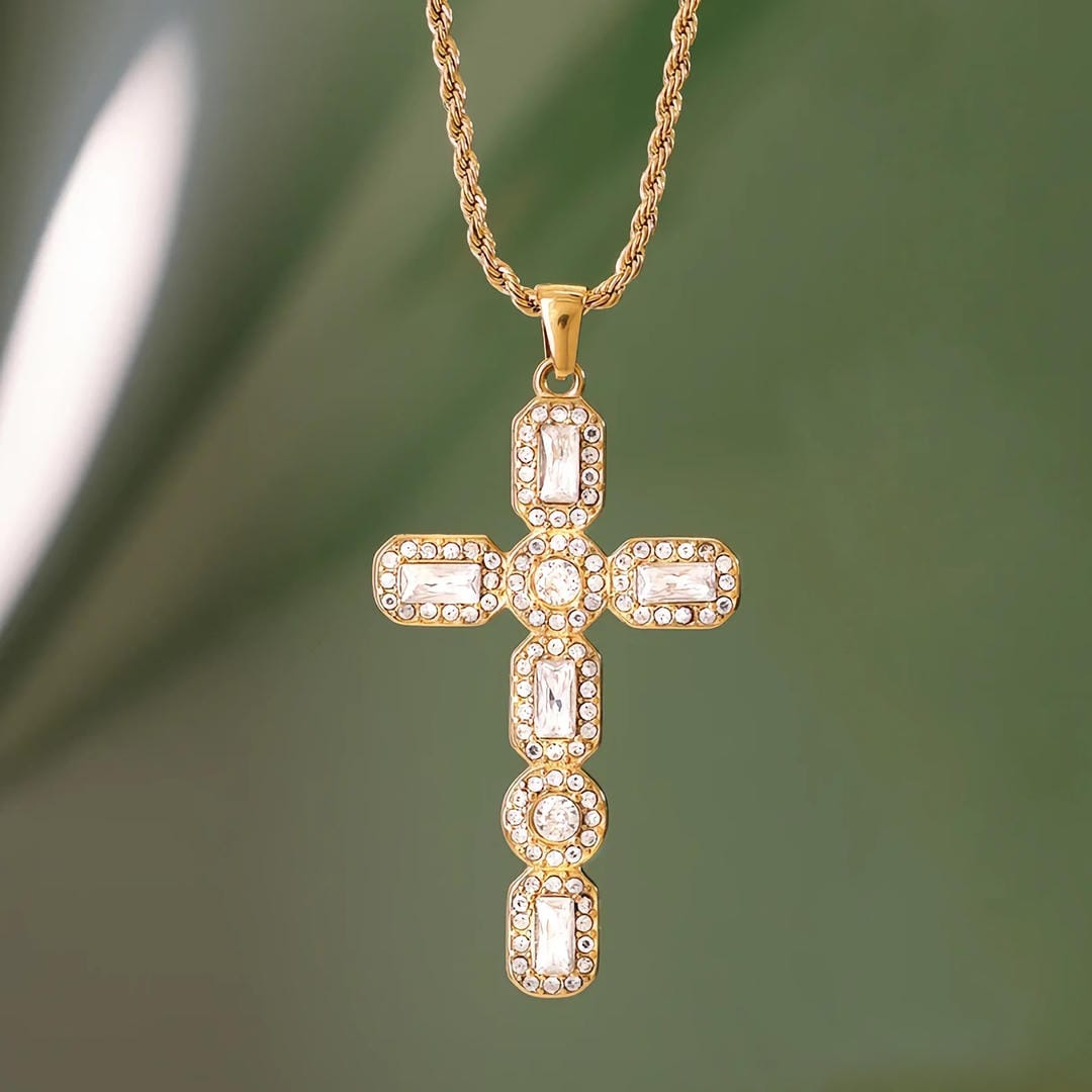 Collier Croix Dorée Rayonnant