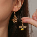 Boucles d'oreilles pendentif en forme de ruche et d'abeille – bijou doré pour femmes
