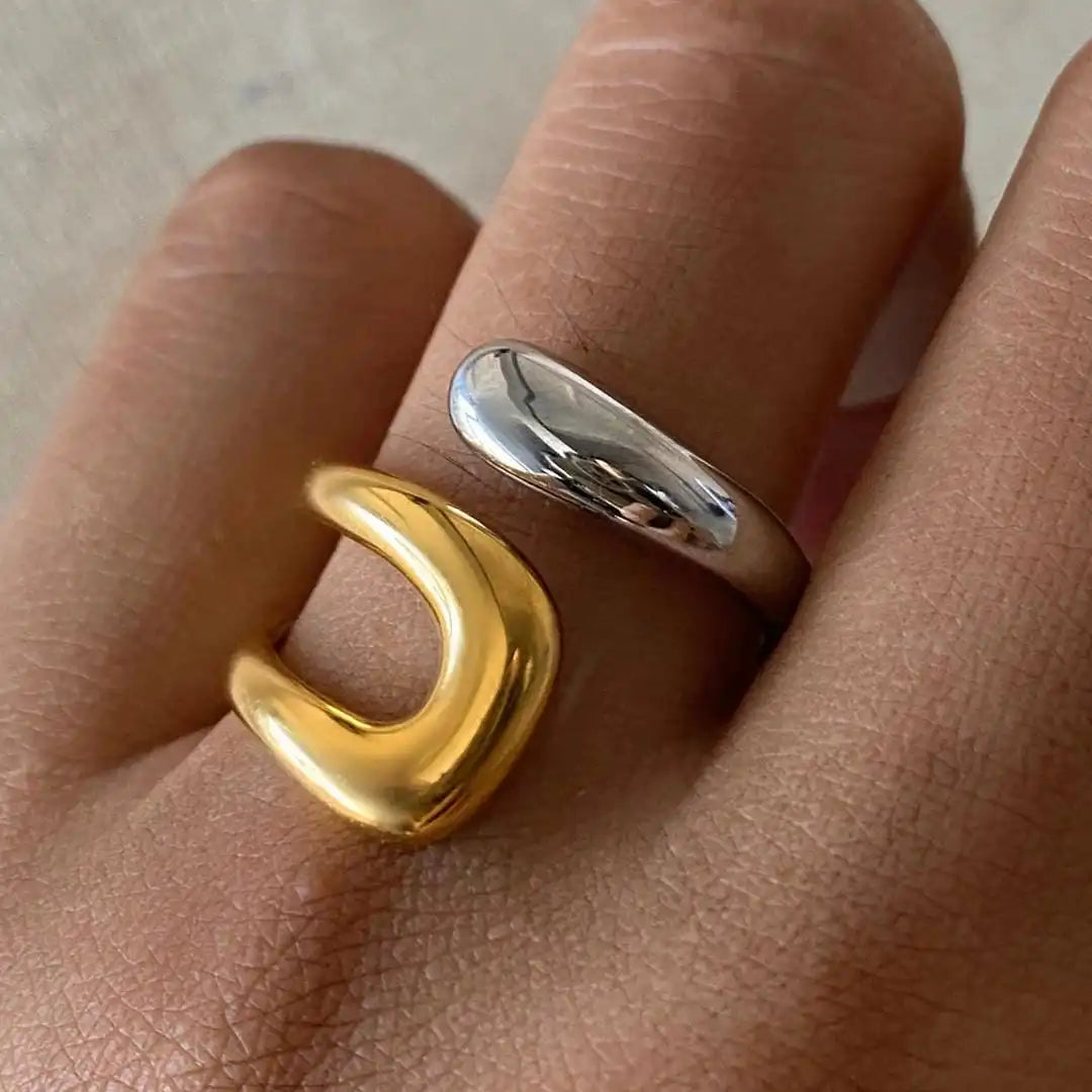 Bague ouverte dorée intemporelle