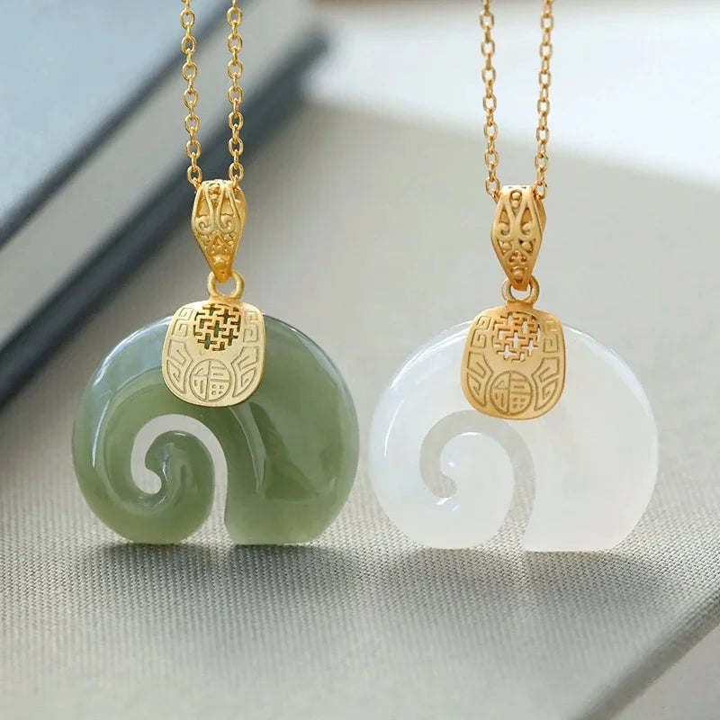 Collier pendentif éléphant en jade Hetian – Chaîne plaquée or 18K pour femmes